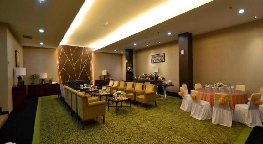 Ipb Convention Hotel Botani Square Bogor Exterior foto