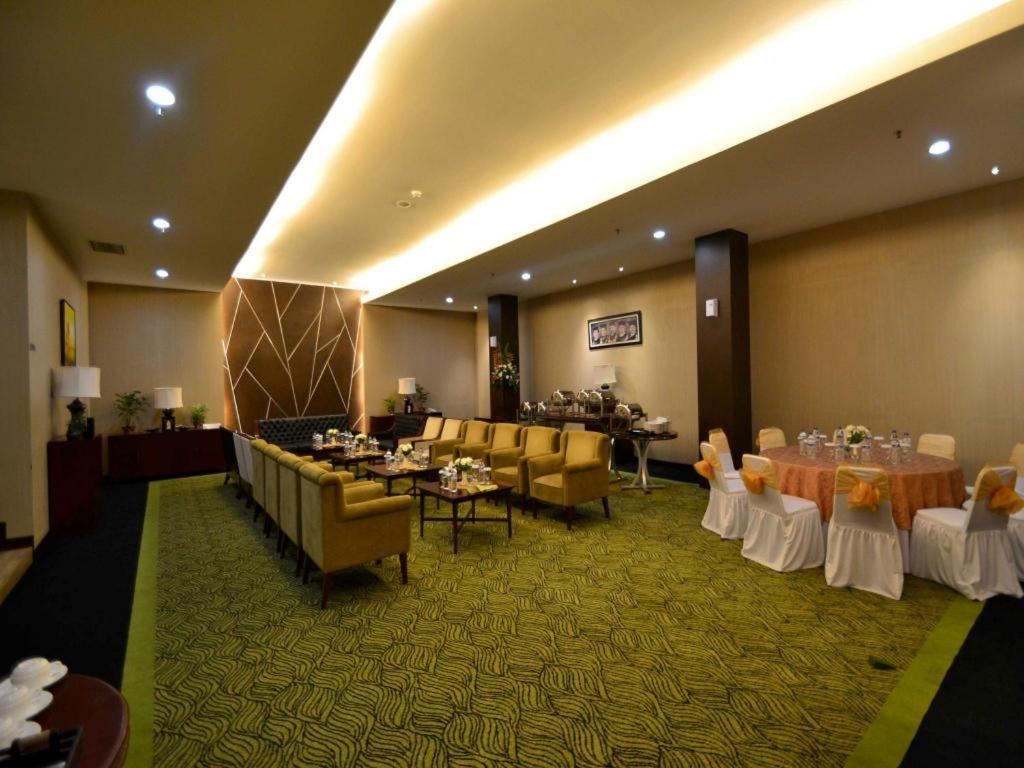 Ipb Convention Hotel Botani Square Bogor Exterior foto